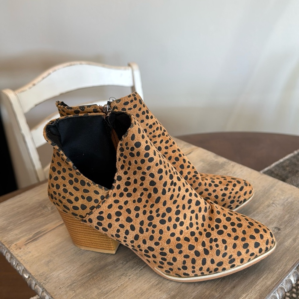 Booties velvet leopard print  EU 39 fits like 8